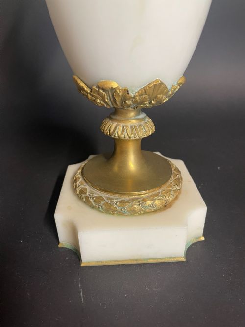A PAIR OF WHITE MARBLE LAMPS - ADDITIONAL PHOTO 2