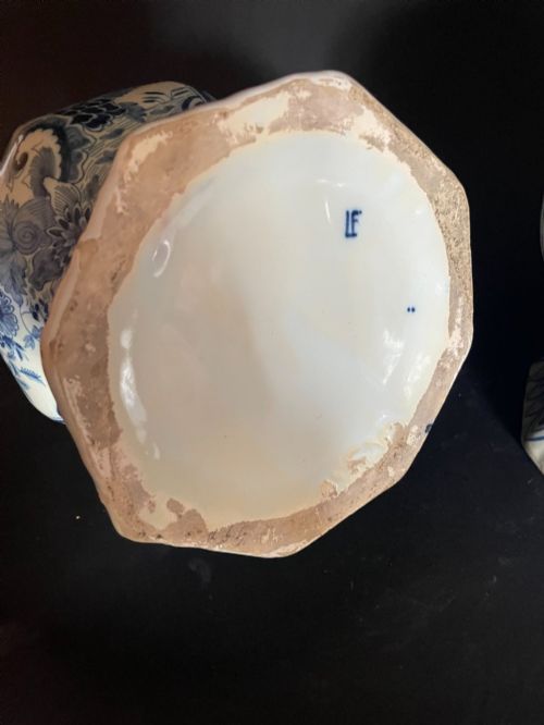 PAIR OF DELFT VASES - ADDITIONAL PHOTO 1