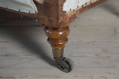 COUNTRY HOUSE CAMEL BACK SOFA - ADDITIONAL PHOTO 5