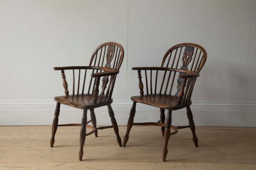 PAIR OF WINDSOR STYLE ARMCHAIRS - ADDITIONAL PHOTO 1