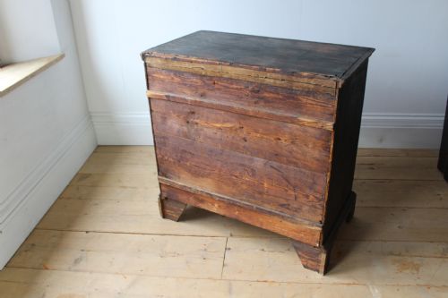 18TH CENTURY CHINOISERIE CHEST - ADDITIONAL PHOTO 2