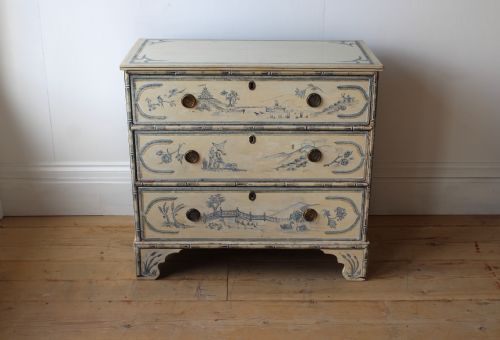 19th century pine chest - CATEGORY: ANTIQUE CHEST OF DRAWERS - DATED 19TH CENTURY