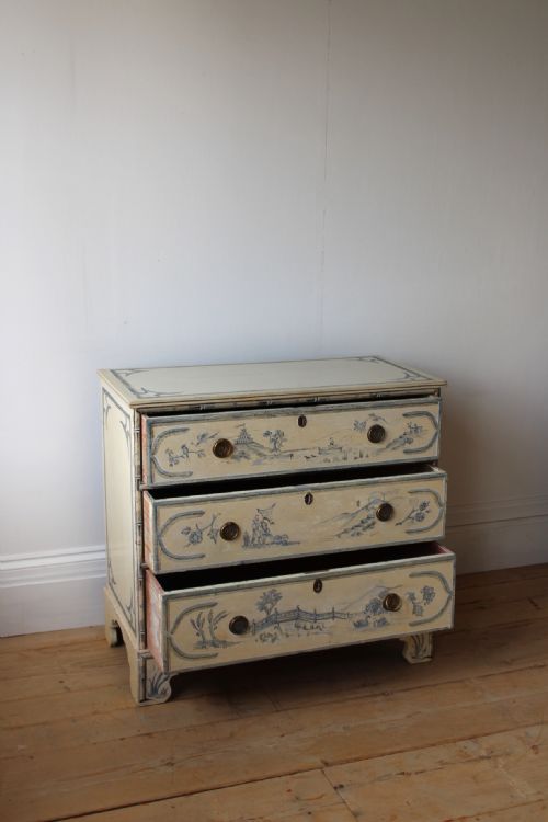 19TH CENTURY PINE CHEST - ADDITIONAL PHOTO 1