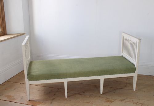 19TH CENTURY RESTORED GOTHIC DAY BED - ADDITIONAL PHOTO 2