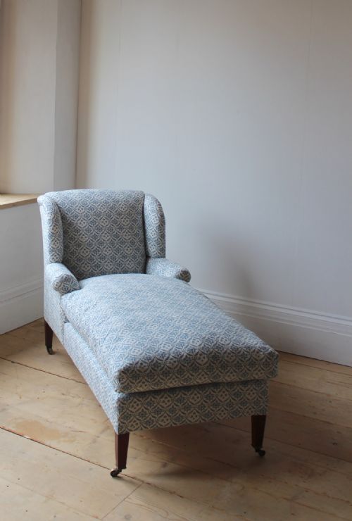 HOWARD AND SONS DAYBED - ADDITIONAL PHOTO 1