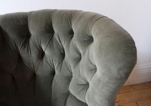 19TH CENTURY BUTTON BACK ARMCHAIR - ADDITIONAL PHOTO 5