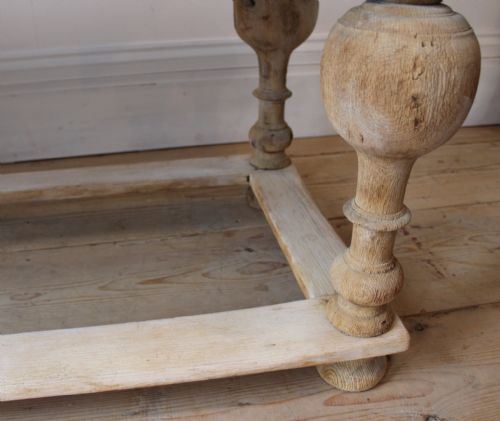 18TH CENTURY DUTCH SIDE TABLE - ADDITIONAL PHOTO 3