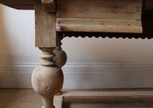 18TH CENTURY DUTCH SIDE TABLE - ADDITIONAL PHOTO 5