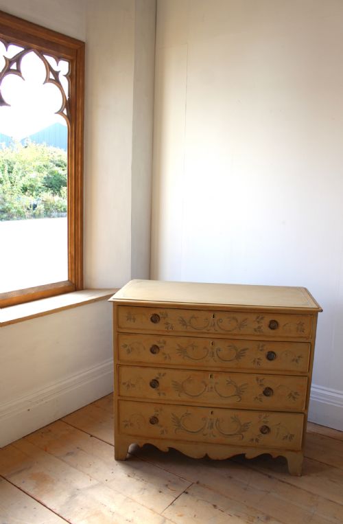 19TH CENTURY GEORGIAN CHEST - ADDITIONAL PHOTO 4