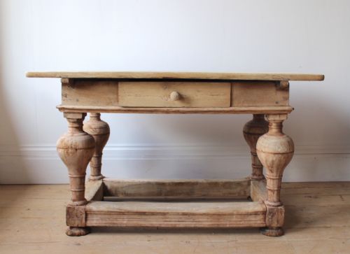 17th century refectory table - CATEGORY: ANTIQUE TABLES - DATED 17TH CENTURY