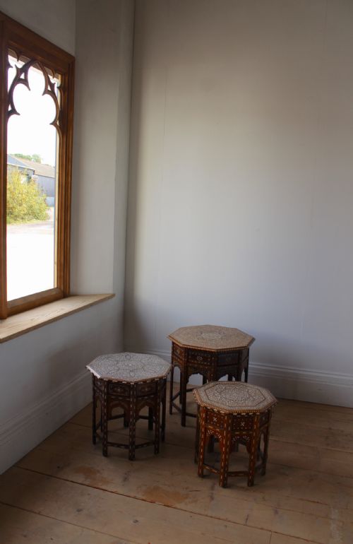 19TH CENTURY HOSHIARPUR TABLE - ADDITIONAL PHOTO 5