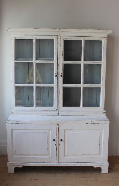 18th century bookcase - CATEGORY: ANTIQUE CABINETS - DATED 18TH CENTURY