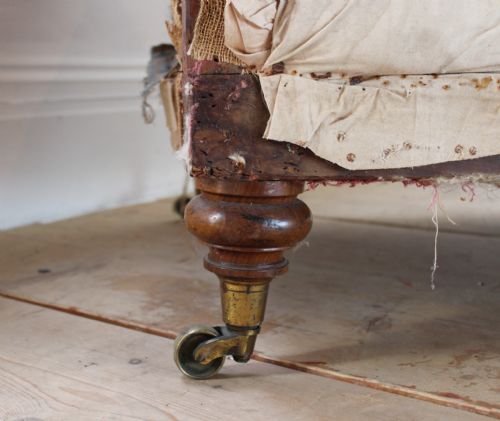 19TH CENTURY HOWARD AND SONS SOFA - ADDITIONAL PHOTO 3