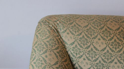 20TH CENTURY HOWARD AND SONS SOFA - ADDITIONAL PHOTO 3