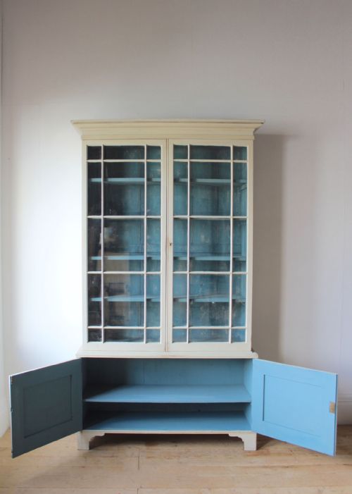 19TH CENTURY ASTRAGAL CABINET - ADDITIONAL PHOTO 3