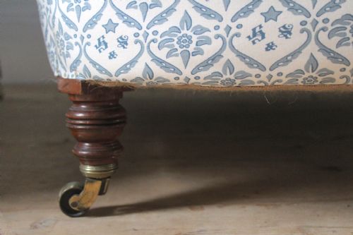 PAIR OF HOWARD AND SON CLUB CHAIRS - ADDITIONAL PHOTO 3