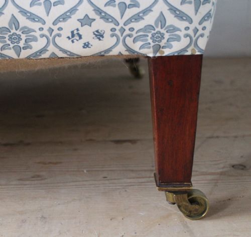 PAIR OF HOWARD AND SONS BRIDGEWATER ARMCHAIRS - ADDITIONAL PHOTO 4