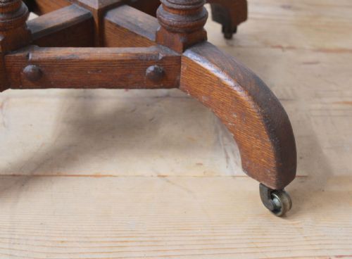 19TH CENTURY GOTHIC REVIVAL LAMP TABLE - ADDITIONAL PHOTO 4