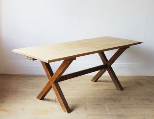 AN ENGLISH OAK XFRAME TABLE - ADDITIONAL PHOTO 3