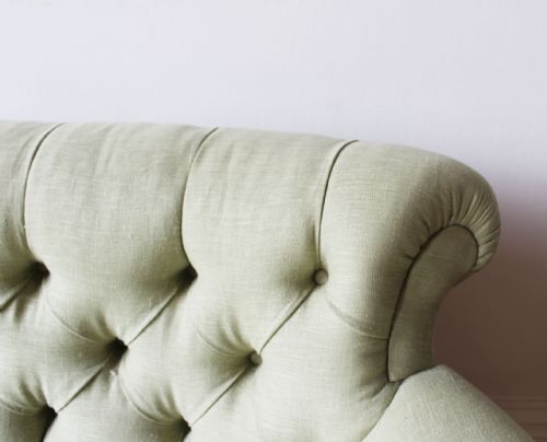 19TH CENTURY HOWARD STYLE WOODSTOCK SOFA - ADDITIONAL PHOTO 1