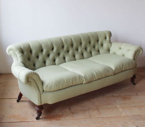 19TH CENTURY HOWARD STYLE WOODSTOCK SOFA - ADDITIONAL PHOTO 4