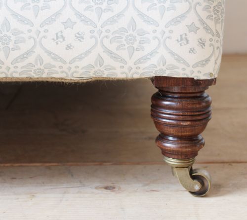 PAIR OF HOWARD AND SONS ARMCHAIRS - ADDITIONAL PHOTO 4