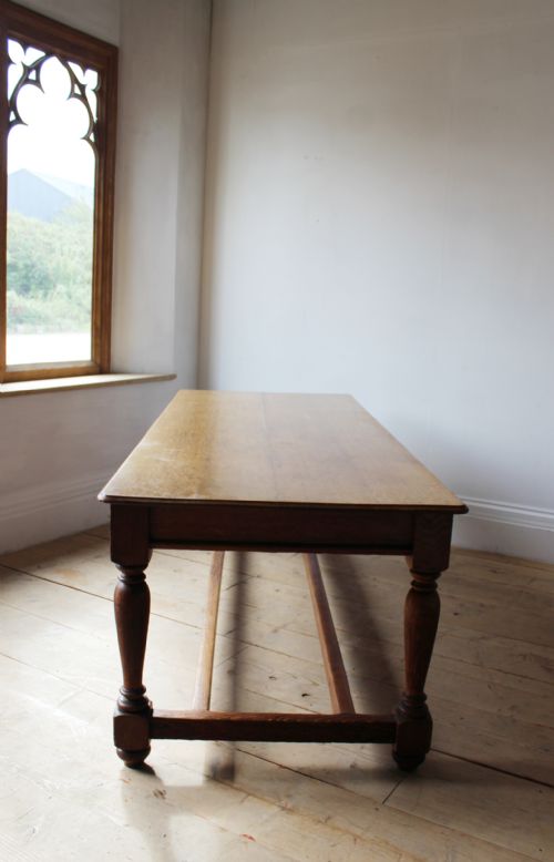 20th century oak table - CATEGORY: ANTIQUE TABLES - DATED 1900