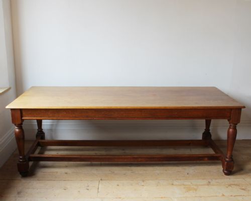 20TH CENTURY OAK TABLE - ADDITIONAL PHOTO 1