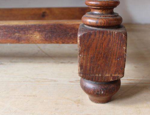 20TH CENTURY OAK TABLE - ADDITIONAL PHOTO 2
