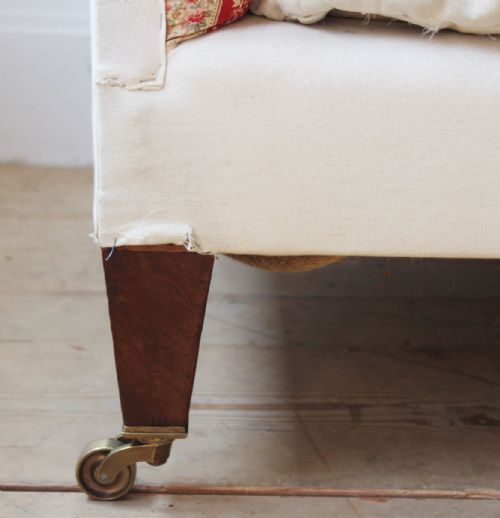 20TH CENTURY HOWARD AND SON PORTARLINGTON SOFA - ADDITIONAL PHOTO 4