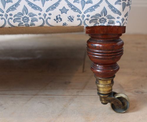 PAIR OF HOWARD AND SON BRIDGEWATER ARMCHAIRS - ADDITIONAL PHOTO 5