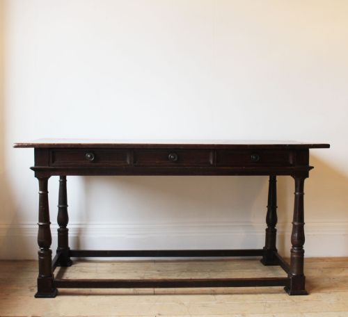 18th century table - CATEGORY: ANTIQUE TABLES - DATED 18TH CENTURY