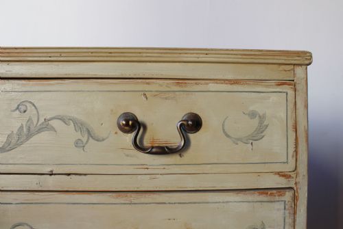 19TH CENTURY CHEST OF DRAWERS - ADDITIONAL PHOTO 1