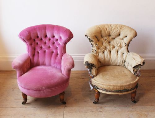 PAIR OF BUTTON BACK ARMCHAIRS - ADDITIONAL PHOTO 1