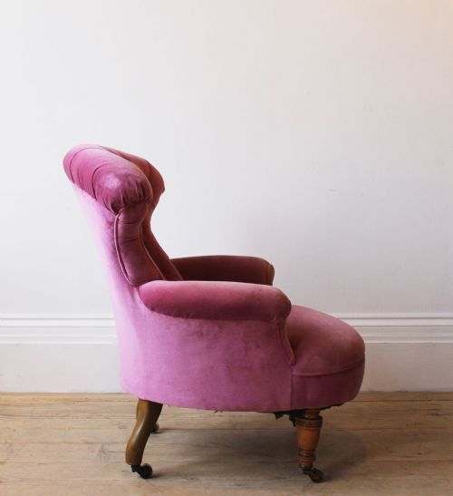 PAIR OF BUTTON BACK ARMCHAIRS - ADDITIONAL PHOTO 4