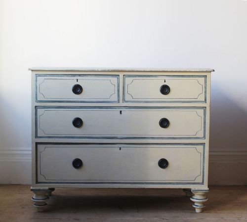19th century chest of drawers - CATEGORY: ANTIQUE CHEST OF DRAWERS - DATED 19TH CENTURY