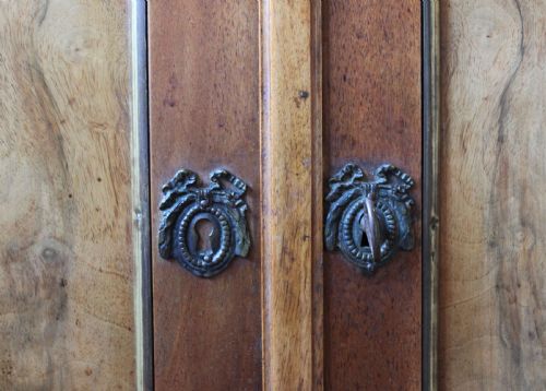 PAIR OF 19TH CENTURY SIDE CABINETS - ADDITIONAL PHOTO 4