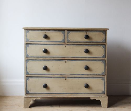 19th century chest of drawers - CATEGORY: ANTIQUE CHEST OF DRAWERS - DATED 19TH CENTURY