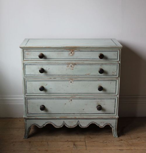 19TH CENTURY CHEST OF DRAWERS - ADDITIONAL PHOTO 1