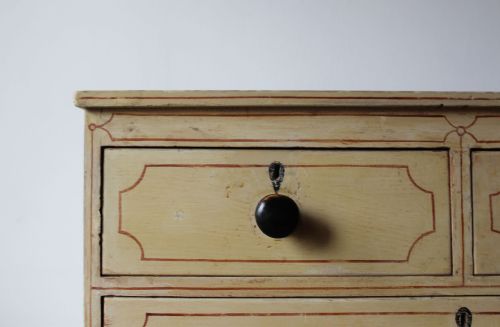 19TH CENTURY CHEST OF DRAWERS - ADDITIONAL PHOTO 4