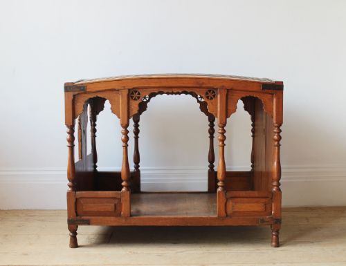 19th century dogs bed - CATEGORY: ANTIQUE MISCELLANEOUS - DATED 19TH CENTURY