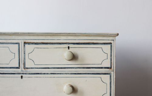 19TH CENTURY CHEST OF DRAWERS - ADDITIONAL PHOTO 4