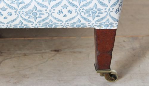 HOWARD AND SONS ARMCHAIR - ADDITIONAL PHOTO 2