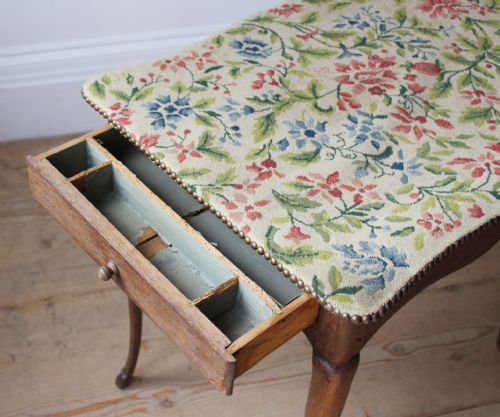18TH CENTURY SIDE TABLE - ADDITIONAL PHOTO 4