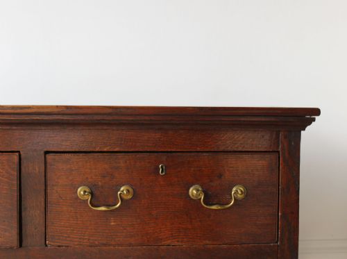 18TH CENTURY OAK DRESSER - ADDITIONAL PHOTO 3