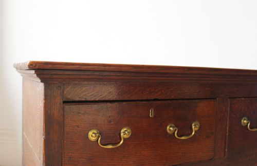 18TH CENTURY OAK DRESSER - ADDITIONAL PHOTO 4