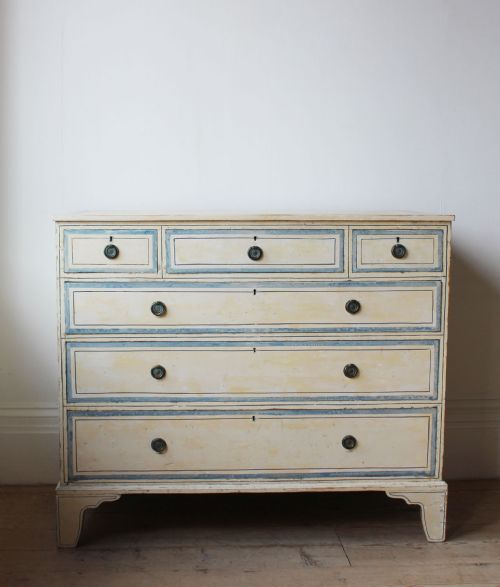 19th century chest of drawers - CATEGORY: ANTIQUE CHEST OF DRAWERS - DATED 19TH CENTURY