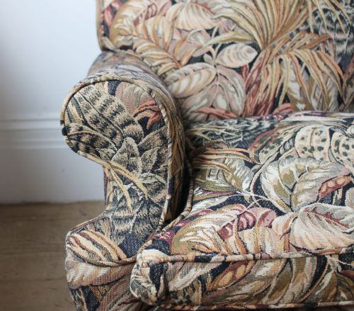 LARGE PAIR OF HOWARD STYLE ARMCHAIRS - ADDITIONAL PHOTO 3