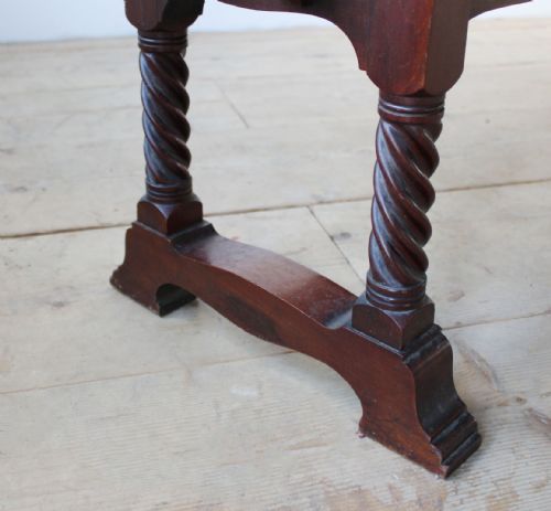 ARTS AND CRAFTS TABLE - ADDITIONAL PHOTO 3