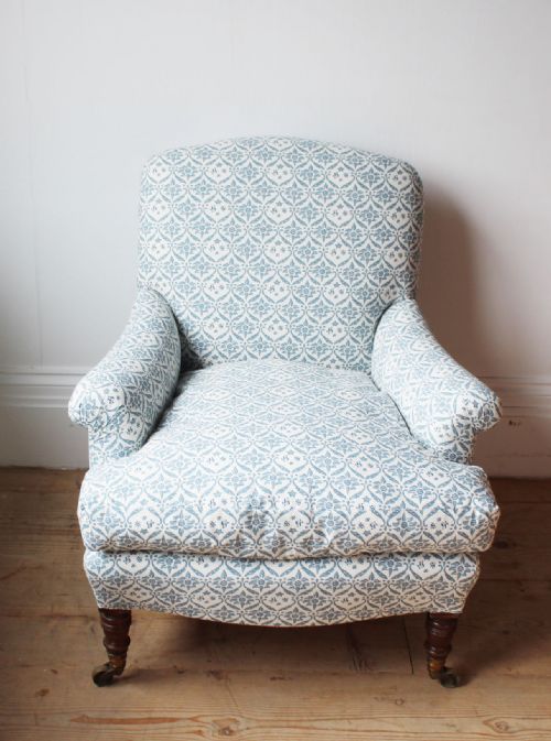 19TH CENTURY HOWARD AND SONS ARMCHAIR - ADDITIONAL PHOTO 1